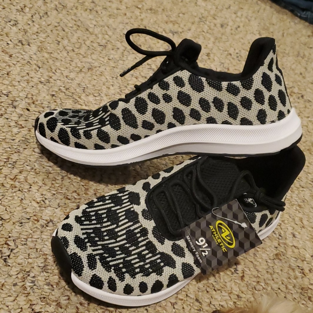 NEW Athletic Works Memory Foam 9 1/2 Leopard Shoe